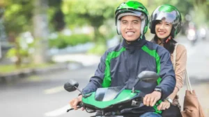 Tips Keamanan Naik Ojek Online bagi Perempuan di Malam Hari